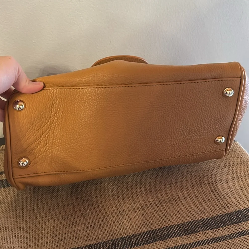 [Italian Art Factory] Elegant Tan Leather Handbag